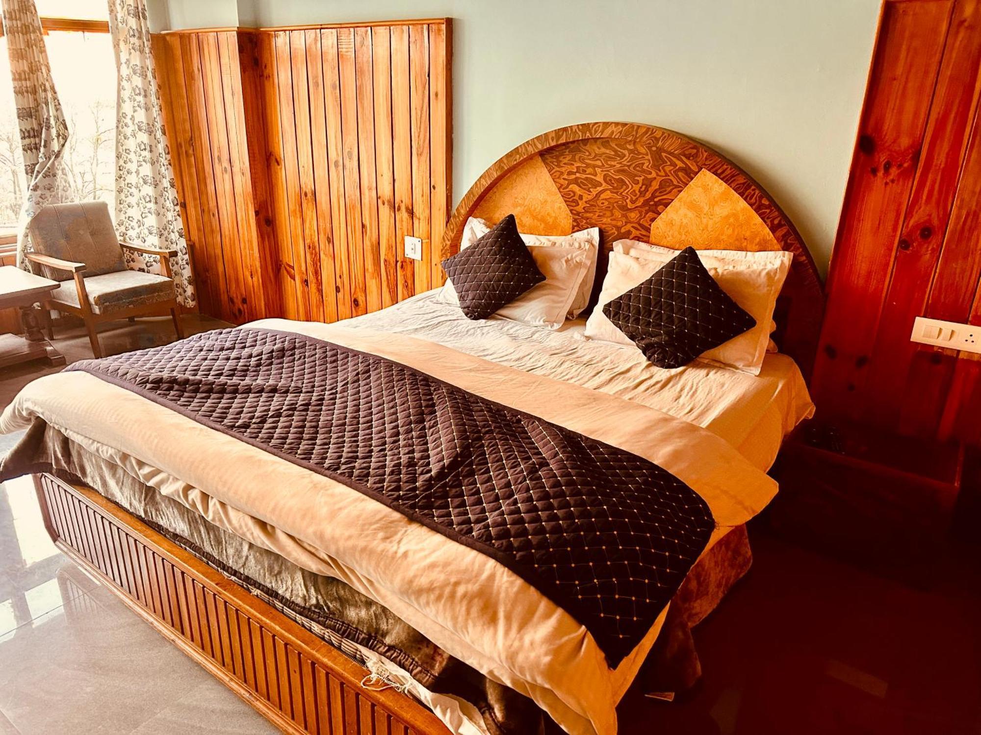 ホテル Royal Respite Manali - Luxury Comfort ! Travellers Delight ! Budget Friendly ! Prime Location ! Guest Favourite エクステリア 写真
