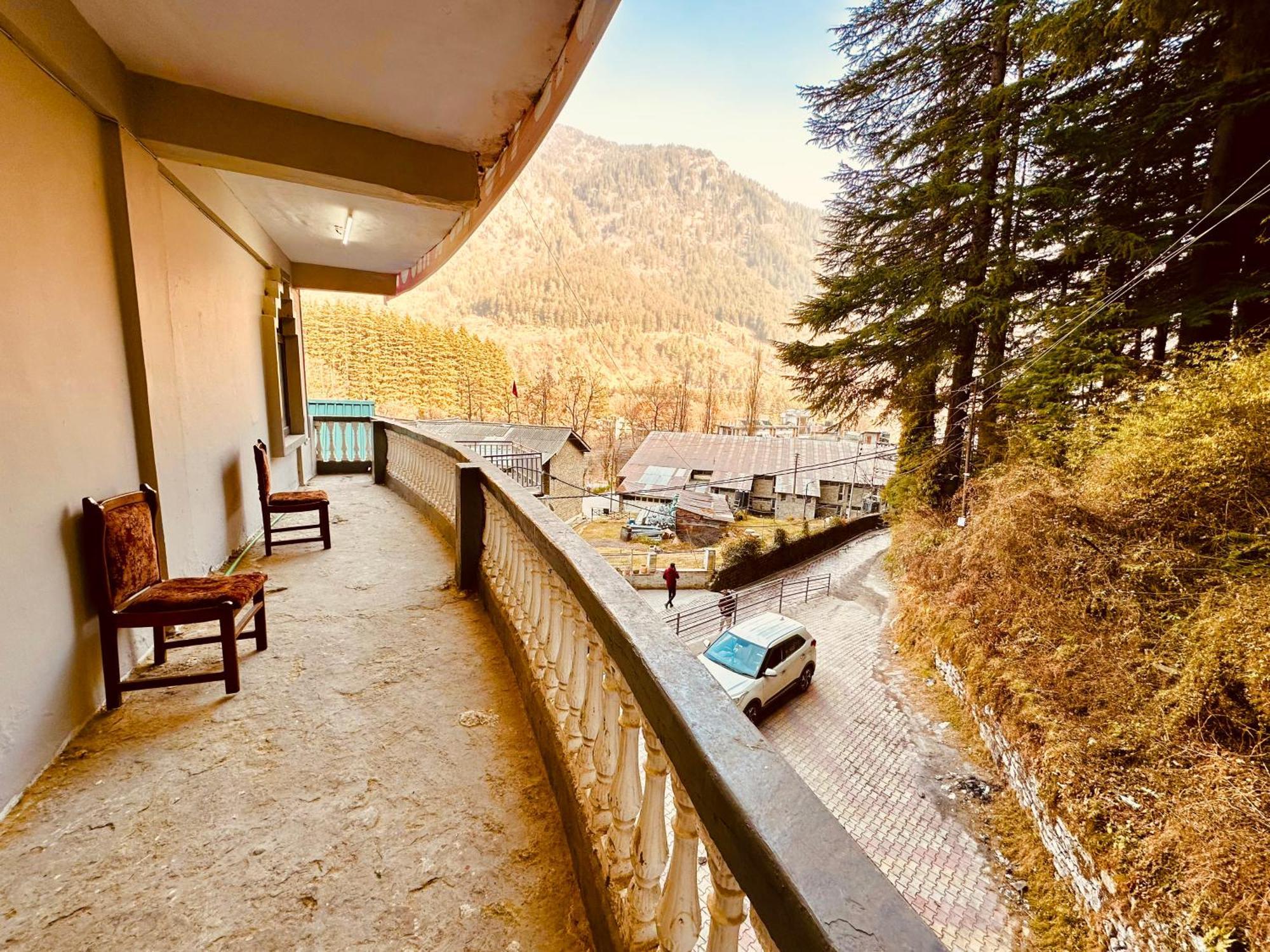 ホテル Royal Respite Manali - Luxury Comfort ! Travellers Delight ! Budget Friendly ! Prime Location ! Guest Favourite エクステリア 写真