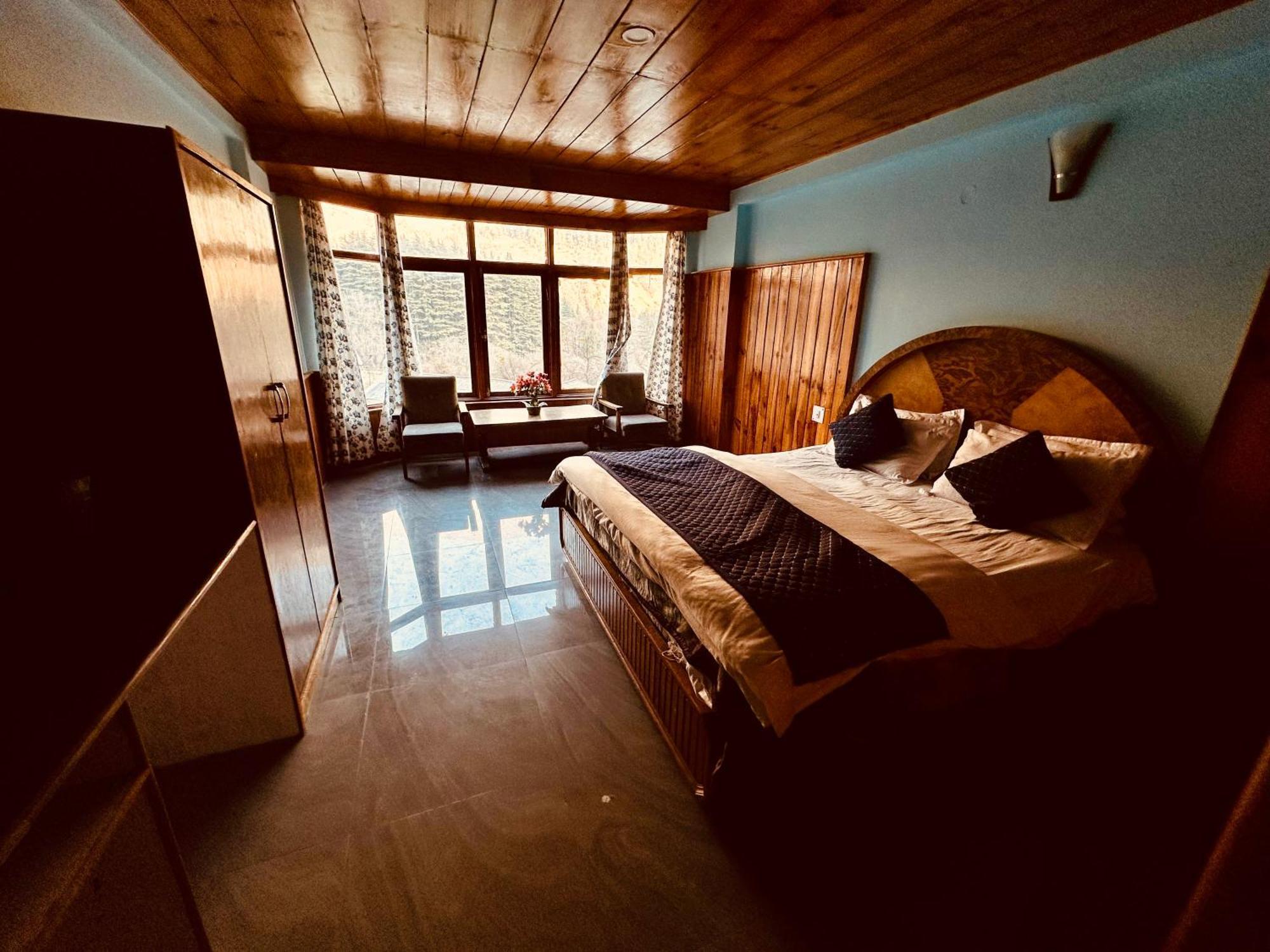ホテル Royal Respite Manali - Luxury Comfort ! Travellers Delight ! Budget Friendly ! Prime Location ! Guest Favourite エクステリア 写真