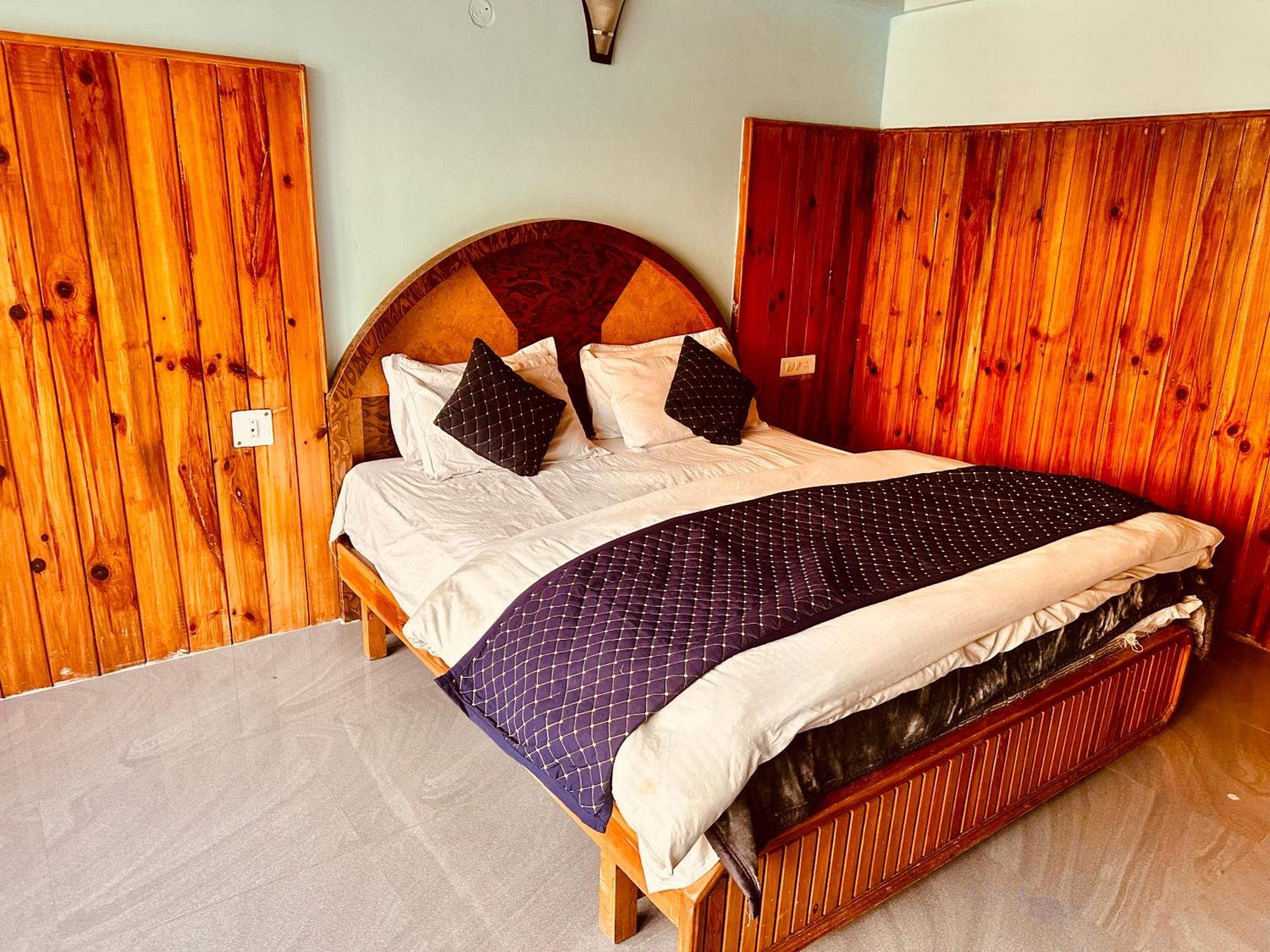 ホテル Royal Respite Manali - Luxury Comfort ! Travellers Delight ! Budget Friendly ! Prime Location ! Guest Favourite エクステリア 写真