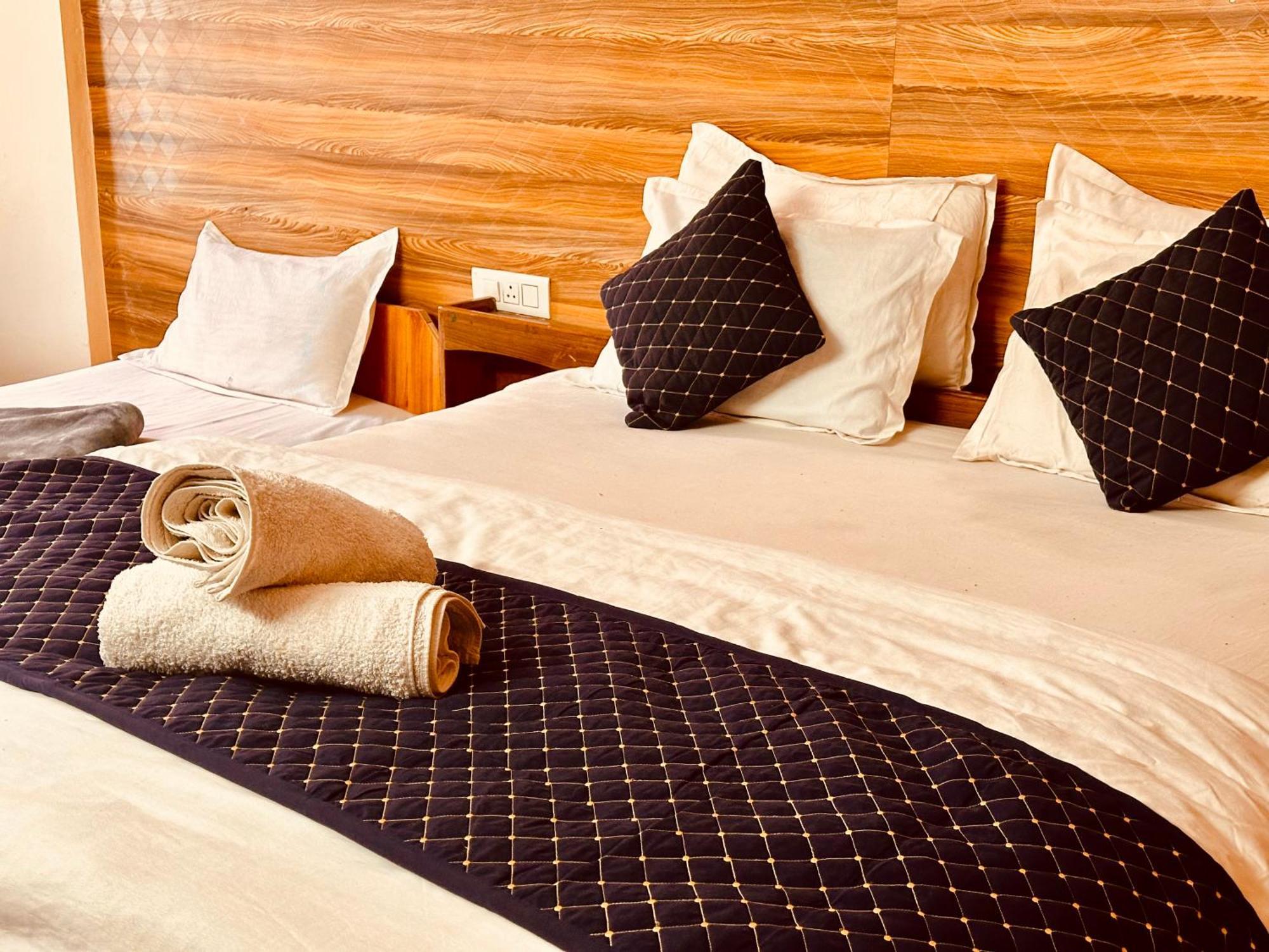 ホテル Royal Respite Manali - Luxury Comfort ! Travellers Delight ! Budget Friendly ! Prime Location ! Guest Favourite エクステリア 写真
