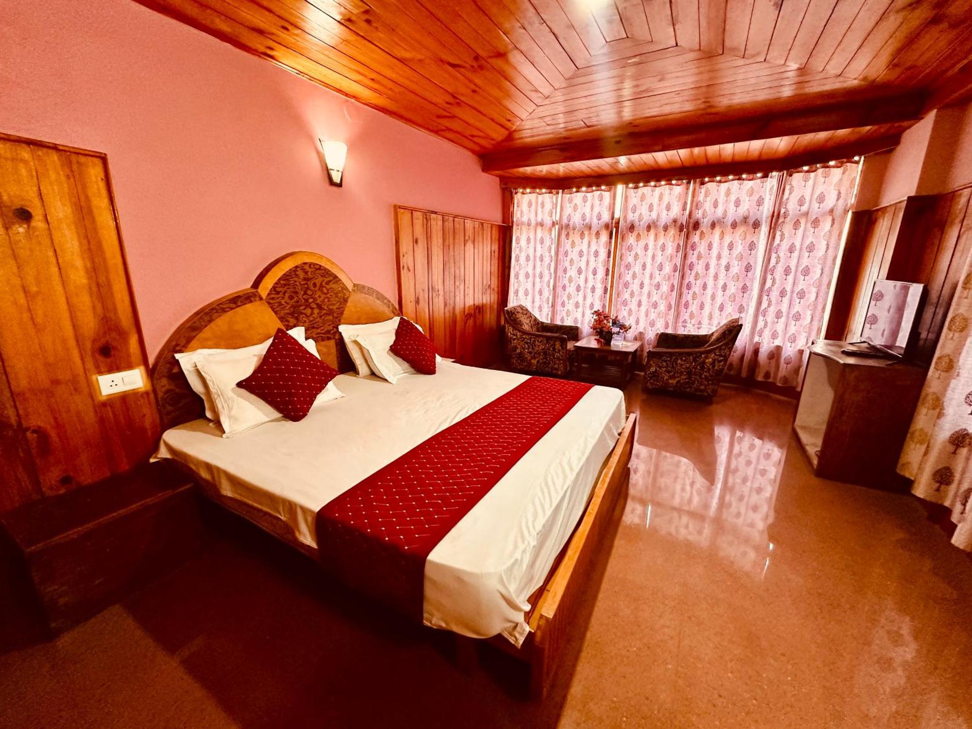 ホテル Royal Respite Manali - Luxury Comfort ! Travellers Delight ! Budget Friendly ! Prime Location ! Guest Favourite エクステリア 写真