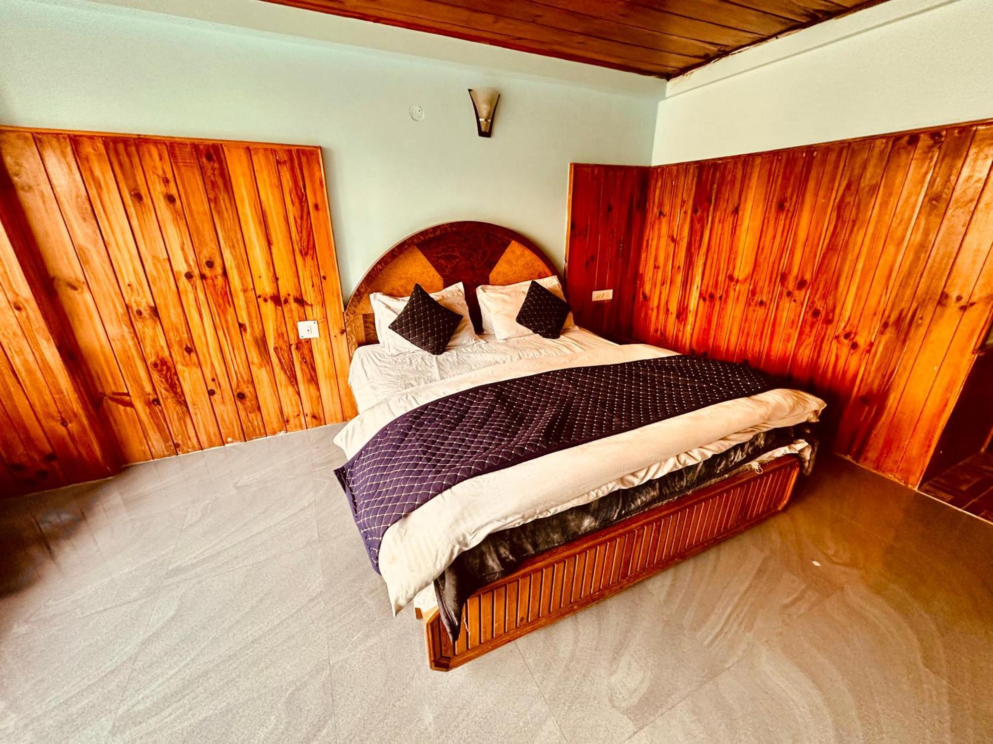 ホテル Royal Respite Manali - Luxury Comfort ! Travellers Delight ! Budget Friendly ! Prime Location ! Guest Favourite エクステリア 写真