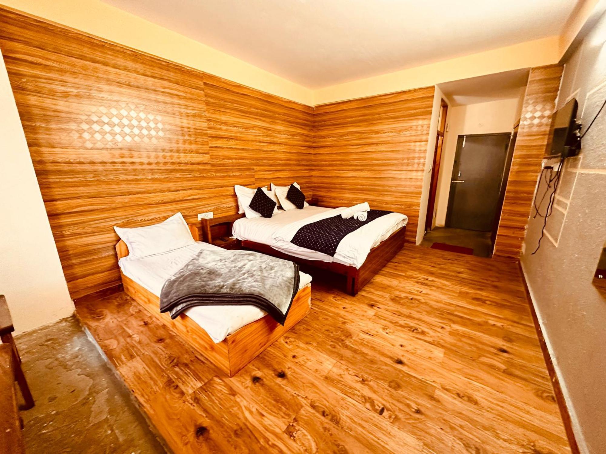 ホテル Royal Respite Manali - Luxury Comfort ! Travellers Delight ! Budget Friendly ! Prime Location ! Guest Favourite エクステリア 写真