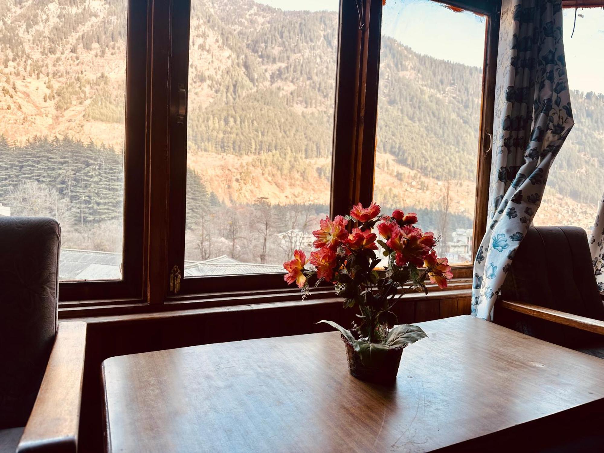 ホテル Royal Respite Manali - Luxury Comfort ! Travellers Delight ! Budget Friendly ! Prime Location ! Guest Favourite エクステリア 写真