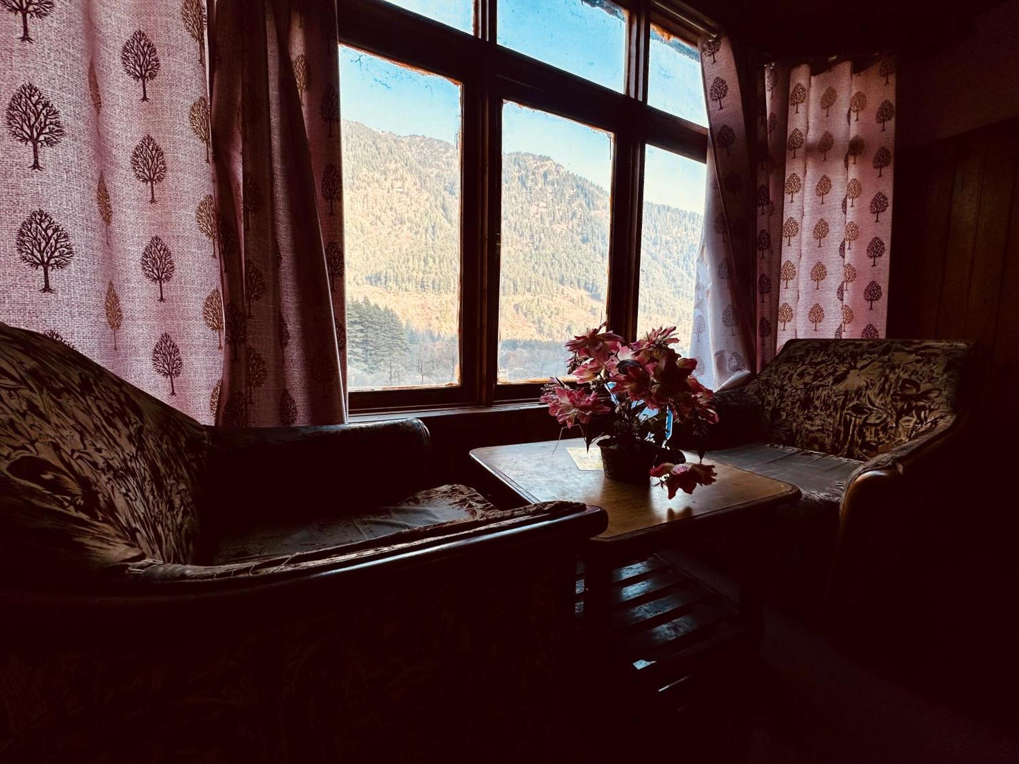 ホテル Royal Respite Manali - Luxury Comfort ! Travellers Delight ! Budget Friendly ! Prime Location ! Guest Favourite エクステリア 写真