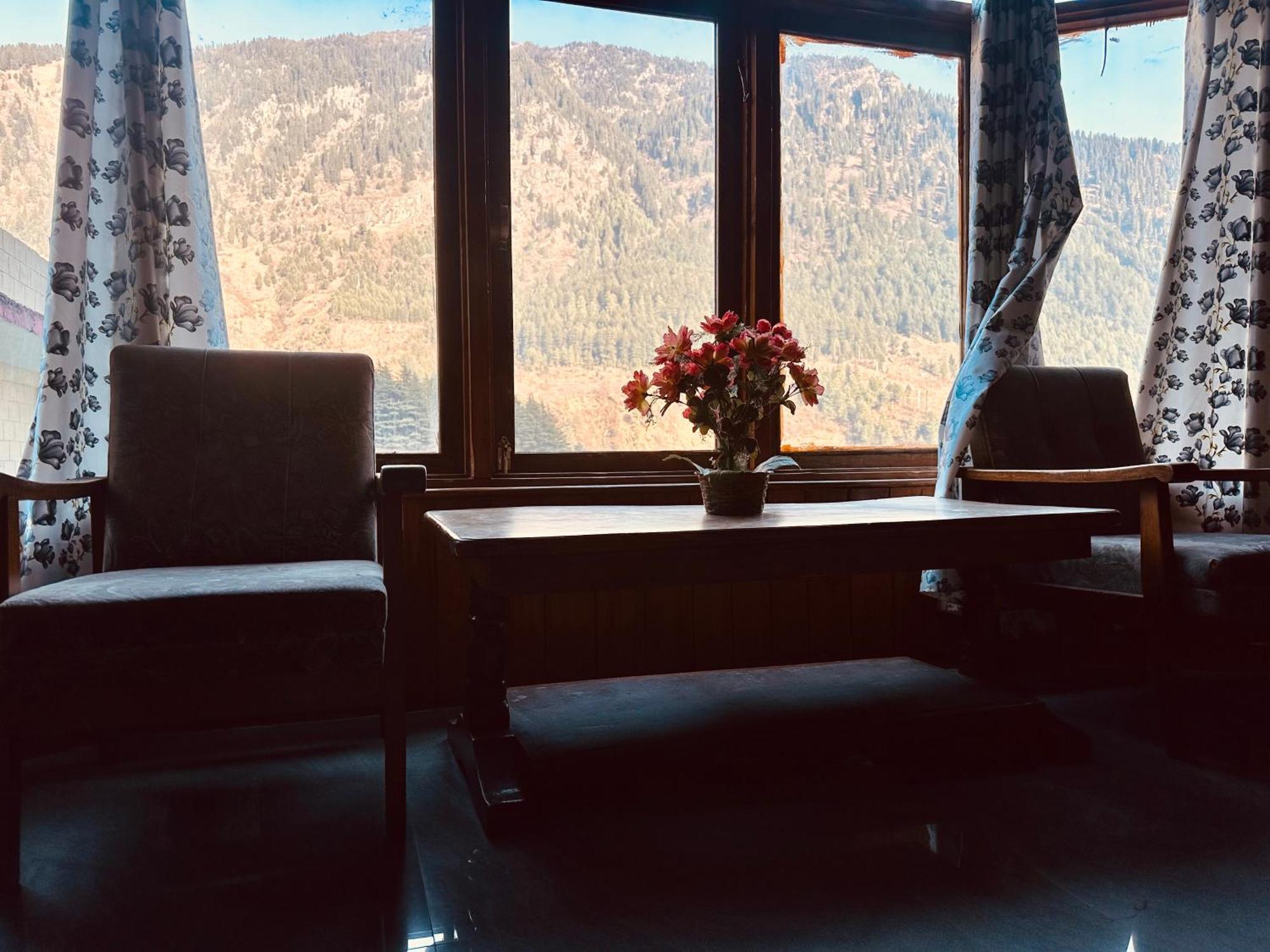 ホテル Royal Respite Manali - Luxury Comfort ! Travellers Delight ! Budget Friendly ! Prime Location ! Guest Favourite エクステリア 写真